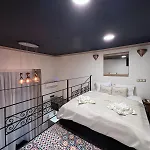New Luxury Loft In Centre, Next To Synagogue, Near Deak Square, Quiet Courtyard, Air Conditioning, Fast Wifi, Hotel-level Comfort * Budapešť
