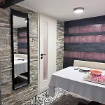 New Luxury Loft In Centre, Next To Synagogue, Near Deak Square, Quiet Courtyard, Air Conditioning, Fast Wifi, Hotel-level Comfort