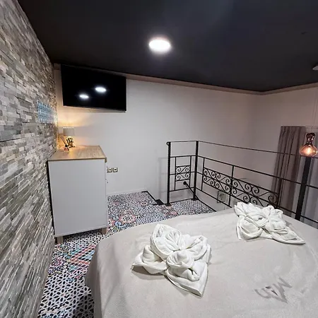 New Luxury Loft In Centre, Next To Synagogue, Near Deák Square, Quiet Courtyard, Air Conditioning, Fast Wifi, Hotel-level Comfort Appartamento Budapest