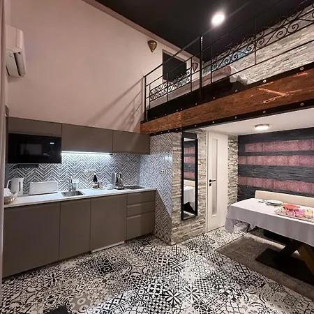 Appartamento New Luxury Loft In Centre, Next To Synagogue, Near Deák Square, Quiet Courtyard, Air Conditioning, Fast Wifi, Hotel-level Comfort Budapest