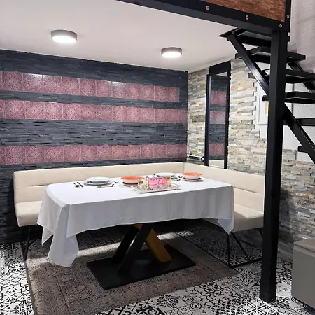 New Luxury Loft In Centre, Next To Synagogue, Near Deák Square, Quiet Courtyard, Air Conditioning, Fast Wifi, Hotel-level Comfort Appartamento *