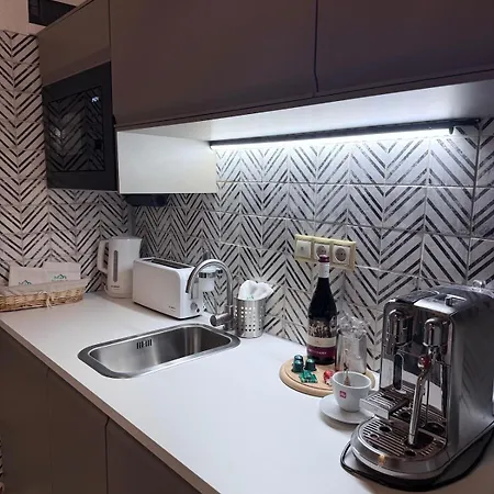 New Luxury Loft In Centre, Next To Synagogue, Near Deák Square, Quiet Courtyard, Air Conditioning, Fast Wifi, Hotel-level Comfort Appartamento *