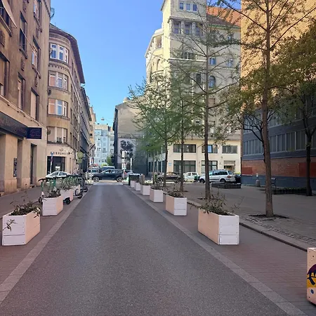 New Luxury Loft In Centre, Next To Synagogue, Near Deák Square, Quiet Courtyard, Air Conditioning, Fast Wifi, Hotel-level Comfort Appartamento