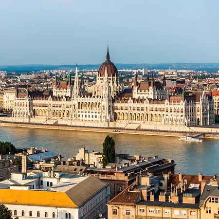 New Luxury Loft In Centre, Next To Synagogue, Near Deák Square, Quiet Courtyard, Air Conditioning, Fast Wifi, Hotel-level Comfort Appartamento