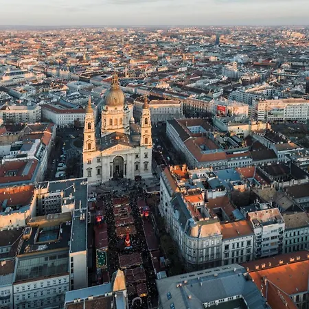 New Luxury Loft In Centre, Next To Synagogue, Near Deák Square, Quiet Courtyard, Air Conditioning, Fast Wifi, Hotel-level Comfort Appartamento