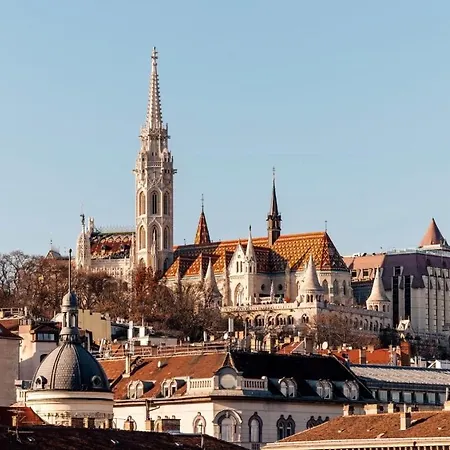 Central Budapest Luxury Gallery Loft *