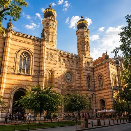 Central Budapest Luxury Gallery Loft *