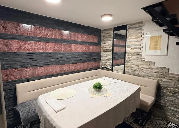 Daire Designer Luxury & Next To The Synagogue