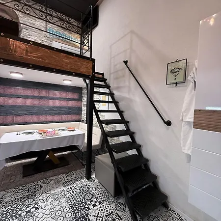 Designer Luxury Loft At Deak Square Near Dohany Street Synagogue